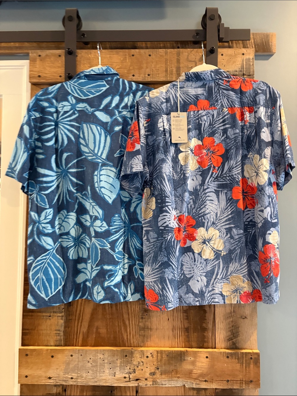 Men's Tommy Babama Hawaiian Shirts- NWT - Picture 3 of 5